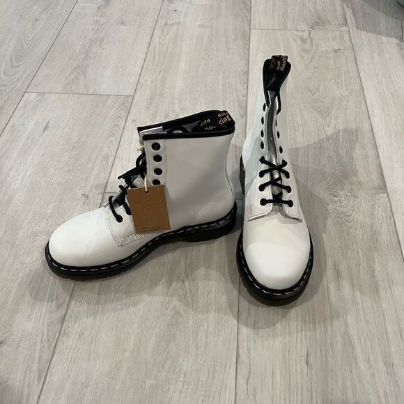 Dr Martens Doc's 1460 8-eyelet Soft
White Leather Boots size 8 - Picture 1 of 6